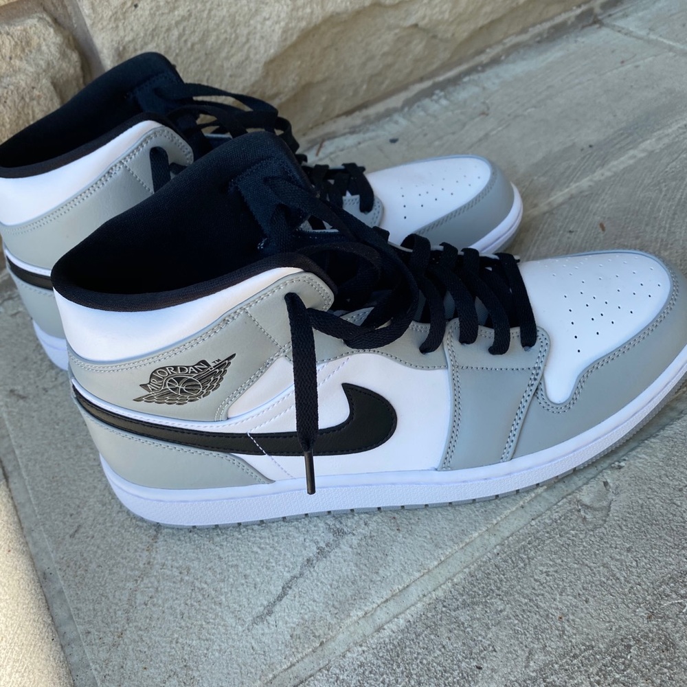 Jordan 1 Mid Smoke Grey